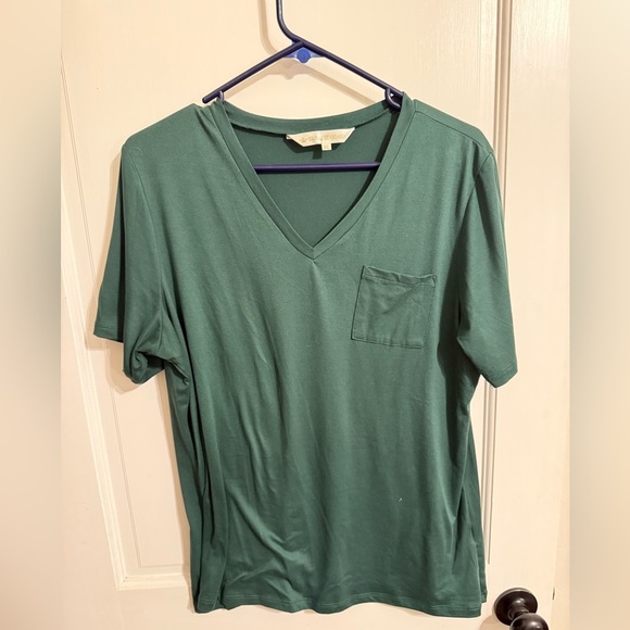 Royal Standard Women's Green Short Sleeve Pocket Tee - Picture 3 of 6